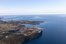 Vrsar im Bundesland Gespanschaft Istrien, Kroatien aus der Drohnenperspektive