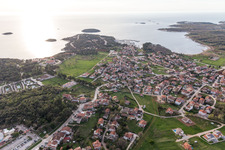 Schrägluftbild von Funtana im Bundesland Gespanschaft Istrien, Kroatien