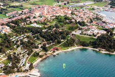 Schrägluftbild von Stancija Valkanela im Bundesland Gespanschaft Istrien, Kroatien