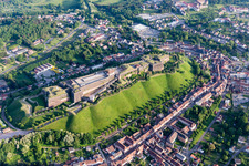 Luftbild von Fragmente der Zitadelle- Festungsanlage Zitadelle von Bitsch in Bitche in Grand Est im Bundesland Moselle, Frankreich