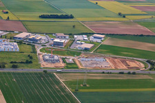 Gewerbegebiet Carl-Benz-Straße von Osten in Rülzheim im Bundesland Rheinland-Pfalz, Deutschland