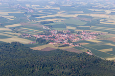 Salmbach im Bundesland Bas-Rhin, Frankreich aus der Drohnenperspektive