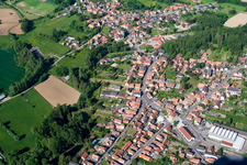 Gumbrechtshoffen im Bundesland Bas-Rhin, Frankreich von der Drohne aus gesehen