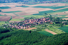 Schrägluftbild von Engwiller im Bundesland Bas-Rhin, Frankreich