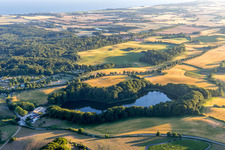 Luftaufnahme von Borre (DK), Møns Klint Resort og Camping im Bundesland Sjælland, Dänemark