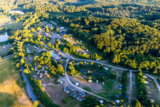 Schrägluftbild von Borre (DK), Møns Klint Resort og Camping im Bundesland Sjælland, Dänemark