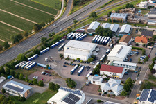 Schrägluftbild von Industriegebiet Werkstraße im Ortsteil Berghausen in Römerberg im Bundesland Rheinland-Pfalz, Deutschland