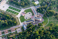 Luftbild von Gebäudekomplex im Schloßpark von Schloß Karlsruhe in Karlsruhe im Ortsteil Innenstadt-West im Bundesland Baden-Württemberg, Deutschland