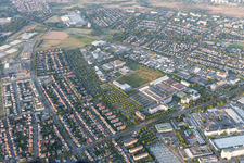 Luftaufnahme von Ortsteil Knielingen in Karlsruhe im Bundesland Baden-Württemberg, Deutschland