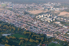 Drohnenbild von Ortsteil Neureut in Karlsruhe im Bundesland Baden-Württemberg, Deutschland