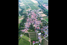 Ortsteil Heuchelheim in Heuchelheim-Klingen im Bundesland Rheinland-Pfalz, Deutschland von oben