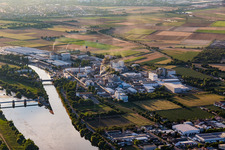 Gebäude und Produktionshallen auf dem Werksgelände des Chemieproduzenten ICL Germany Ladenburg / BK Giulini GmbH am Neckar in Ladenburg im Bundesland Baden-Württemberg, Deutschland