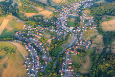 Dorfansicht im Odenwald aus Westen im Ortsteil Weiher in Mörlenbach im Bundesland Hessen, Deutschland