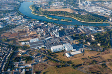 Gebäude und Produktionshallen auf dem Werksgelände der Papierfabrik Essity Mannheim (ZeWa) im Ortsteil Sandhofen in Mannheim im Bundesland Baden-Württemberg, Deutschland
