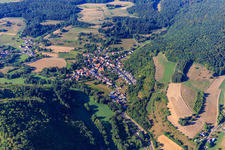 Luftaufnahme von Dorfansicht im Alsenztal aus Norden im Ortsteil Stolzenbergerhof in Bayerfeld-Steckweiler im Bundesland Rheinland-Pfalz, Deutschland