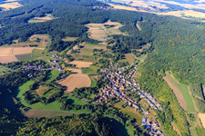Dorfansicht im Alsenztal aus Norden im Ortsteil Stolzenbergerhof in Bayerfeld-Steckweiler im Bundesland Rheinland-Pfalz, Deutschland von oben