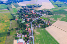 Dorfansicht aus Südosten im Ortsteil Göddingen in Bleckede im Bundesland Niedersachsen, Deutschland