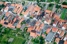 Drohnenaufname von Hauptstr in Erlenbach bei Kandel im Bundesland Rheinland-Pfalz, Deutschland