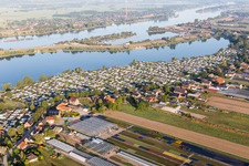 Wohnwagen und Zelte- Campingplatz - und Zeltplatz Camping Oortkaten am Hohendeicher See in Hamburg im Ortsteil Ochsenwerder, Deutschland