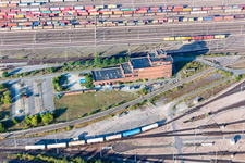 Schienen- und Gleisstrecken auf den Abstellgleisen und Rangierstrecken des Rangierbahnhofes und Güterbahnhofes Maschen der Deutschen Bahn im Ortsteil Maschen in Seevetal im Bundesland Niedersachsen, Deutschland aus der Vogelperspektive