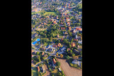 Unter den Linden und Freibad Stelle aus Süden im Bundesland Niedersachsen, Deutschland