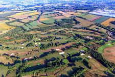 Drohnenbild von Gelände des Golfplatz Green Eagle Golf Courses in Winsen (Luhe) im Ortsteil Luhdorf im Bundesland Niedersachsen, Deutschland