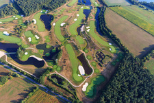Gelände des Golfplatz Green Eagle Golf Courses in Winsen (Luhe) im Ortsteil Luhdorf im Bundesland Niedersachsen, Deutschland aus der Luft