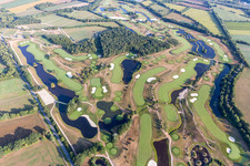 Gelände des Golfplatz Green Eagle Golf Courses in Winsen (Luhe) im Ortsteil Luhdorf im Bundesland Niedersachsen, Deutschland aus der Luft betrachtet