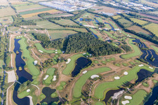 Drohnenbild von Gelände des Golfplatz Green Eagle Golf Courses in Winsen (Luhe) im Ortsteil Luhdorf im Bundesland Niedersachsen, Deutschland