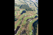 Gelände des Golfplatz Green Eagle Golf Courses in Winsen (Luhe) im Ortsteil Luhdorf im Bundesland Niedersachsen, Deutschland aus der Drohnenperspektive