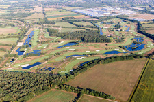 Gelände des Golfplatz Green Eagle Golf Courses in Winsen (Luhe) im Ortsteil Luhdorf im Bundesland Niedersachsen, Deutschland von der Drohne aus gesehen