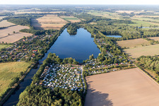 Wohnwagen und Zelte- Campingplatz - und Zeltplatz Lanzer See in Basedow im Bundesland Schleswig-Holstein, Deutschland