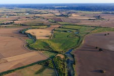 Verlauf des Fluß Krainke und des Haar-Banratzer Graben im Ortsteil Stapel in Amt Neuhaus im Bundesland Niedersachsen, Deutschland