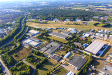 Zeppelinstraße im Industriegebiet zwischen Hafen und Flugplatz in Lüneburg im Bundesland Niedersachsen, Deutschland
