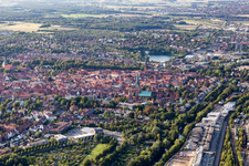 Altstadtbereich und Innenstadtzentrum in Lüneburg im Bundesland Niedersachsen, Deutschland von oben
