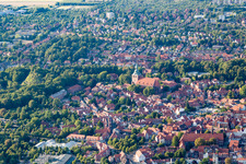 Altstadtbereich und Innenstadtzentrum in Lüneburg im Bundesland Niedersachsen, Deutschland aus der Luft