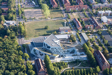 Luftbild von Campus- Universitäts- Bereich Zentralgebäude Leuphana Universität Lüneburg vom Architekt Libeskind in Lüneburg im Bundesland Niedersachsen, Deutschland