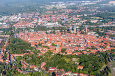 Luftbild von Altstadtbereich und Innenstadtzentrum in Lüneburg im Bundesland Niedersachsen, Deutschland