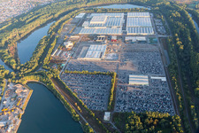 Gebäudekomplex und Gelände des Logistikzentrums Daimler AG Global Logistic Center auf der Insel Grün in Germersheim im Bundesland Rheinland-Pfalz, Deutschland