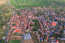 St. Eucharius in der Dorfmitte in Sommerach im Bundesland Bayern, Deutschland