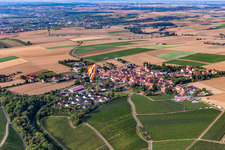 Ortsteil Neuses am Berg in Dettelbach im Bundesland Bayern, Deutschland aus der Luft