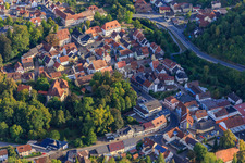 Luftbild von Schloßgasse und Marktstr in Adelsheim im Bundesland Baden-Württemberg, Deutschland