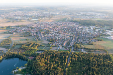 Luftbild von Forst im Bundesland Baden-Württemberg, Deutschland