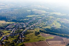Luftbild von Montbronn im Bundesland Moselle, Frankreich