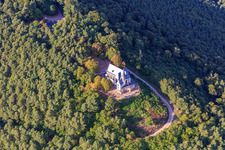 Schrägluftbild von St. Anna Kapelle in Burrweiler im Bundesland Rheinland-Pfalz, Deutschland