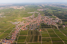 Maikammer im Bundesland Rheinland-Pfalz, Deutschland vom Flugzeug aus
