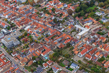 Drohnenaufname von Demo "Frauenbündnis Kandel" vs. "AntiFa/Wir sind Kandel/Omas gegen rechts" im Bundesland Rheinland-Pfalz, Deutschland