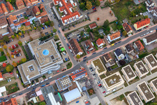 Demo "Frauenbündnis Kandel" vs. "AntiFa/Wir sind Kandel/Omas gegen rechts" im Bundesland Rheinland-Pfalz, Deutschland von einer Drohne aus