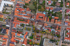Luftbild von Demo "Frauenbündnis Kandel" vs. "AntiFa/Wir sind Kandel/Omas gegen rechts" im Bundesland Rheinland-Pfalz, Deutschland