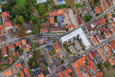 Demo "Frauenbündnis Kandel" vs. "AntiFa/Wir sind Kandel/Omas gegen rechts" im Bundesland Rheinland-Pfalz, Deutschland aus der Luft